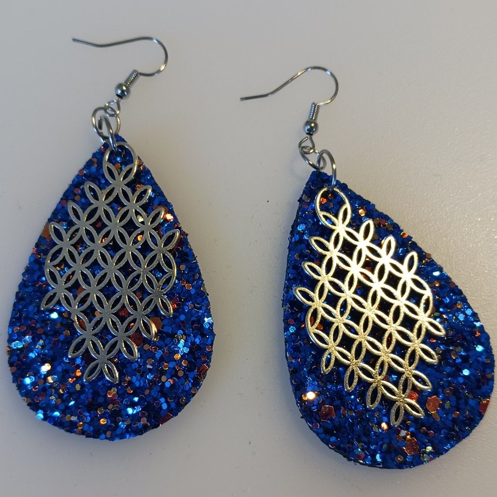 Teardrop earrings leather and metallic blue